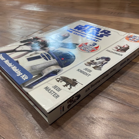 "Star Wars: The Clone Wars" Paper Model-Making Kit Book & Kit - Picture 3 of 11